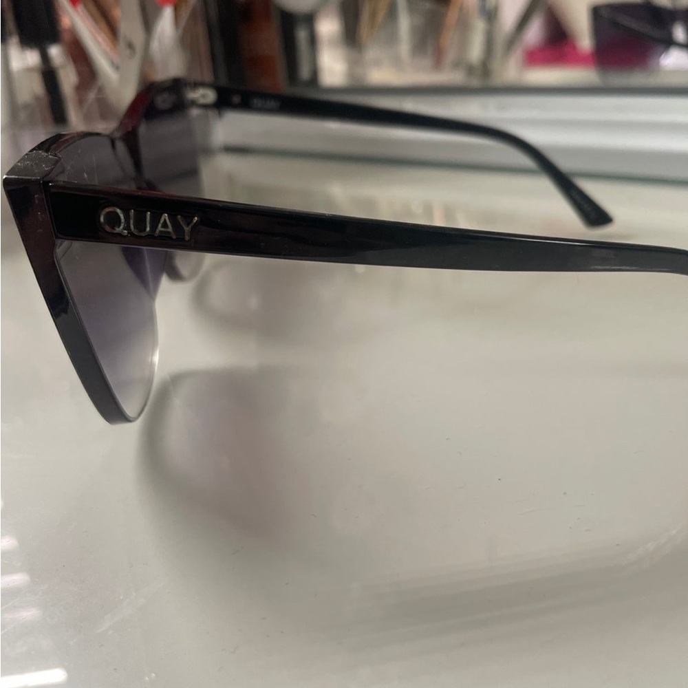 QUAY SUNGLASSES
